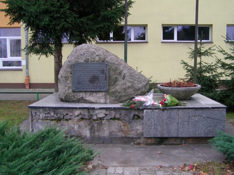 pomnik przed renowacją